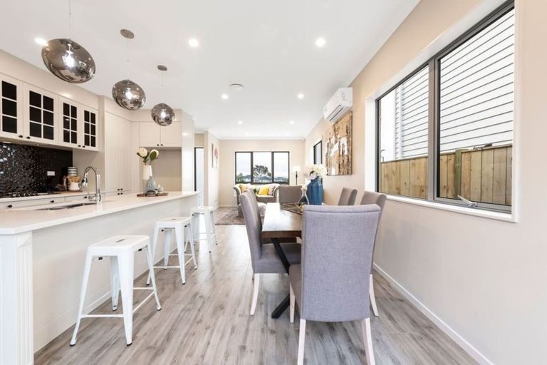Photo of property in 43 Cloonlyon Drive, Flat Bush, Auckland, 2019
