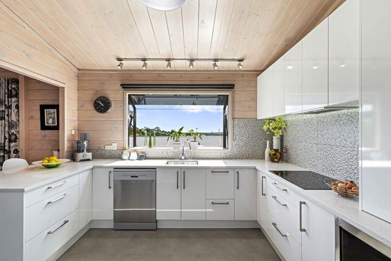 Photo of property in 32 Mcdowell Crescent, Hillcrest, Auckland, 0627