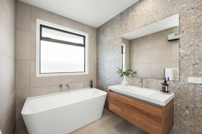 Photo of property in 5 Wai Whatu Street, Meeanee, Napier, 4110