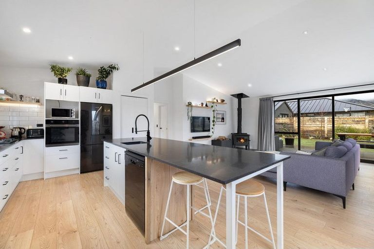 Photo of property in 5 Peterculter Drive, Wanaka, 9305