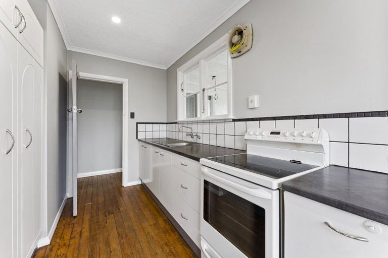 Photo of property in 19 Botanical Road, Takaro, Palmerston North, 4412