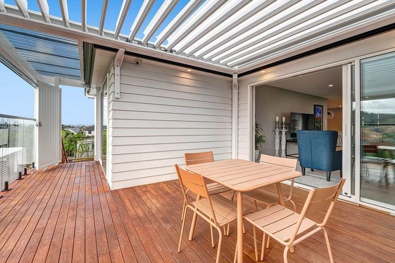 Photo of property in 125 Godfrey Drive, Orewa, 0931