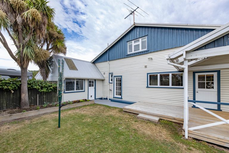 Photo of property in 2/96 Kerrs Road, Avonside, Christchurch, 8061