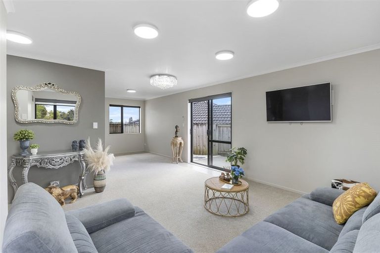Photo of property in 2 Anna Lane, Glen Eden, Auckland, 0602