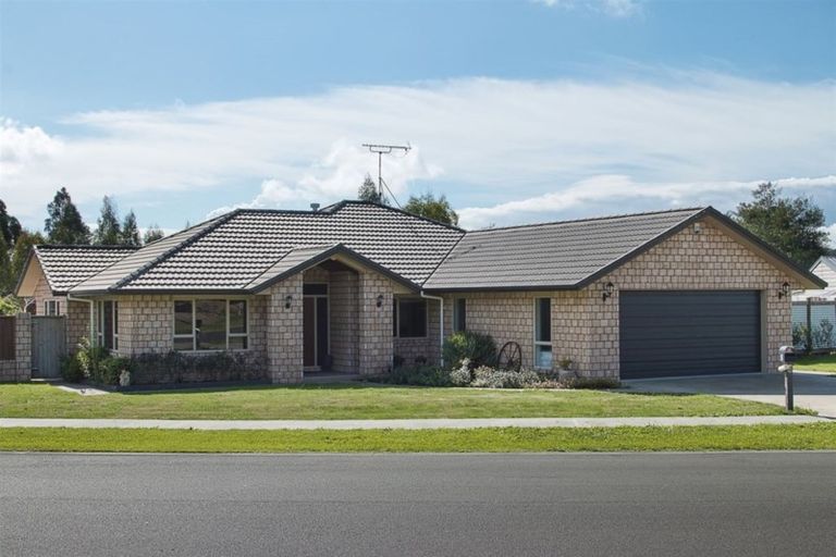 Photo of property in 5 Kendallvale Drive, Waiuku, 2123