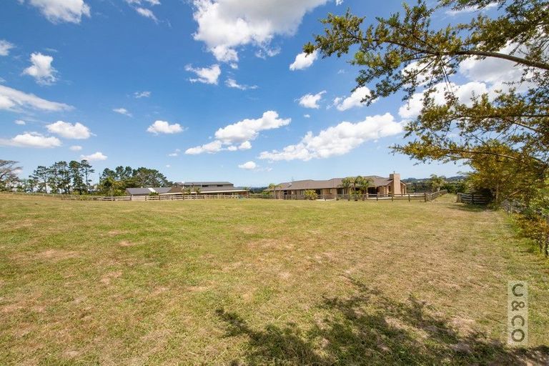 Photo of property in 73c Oraha Road, Kumeu, 0892