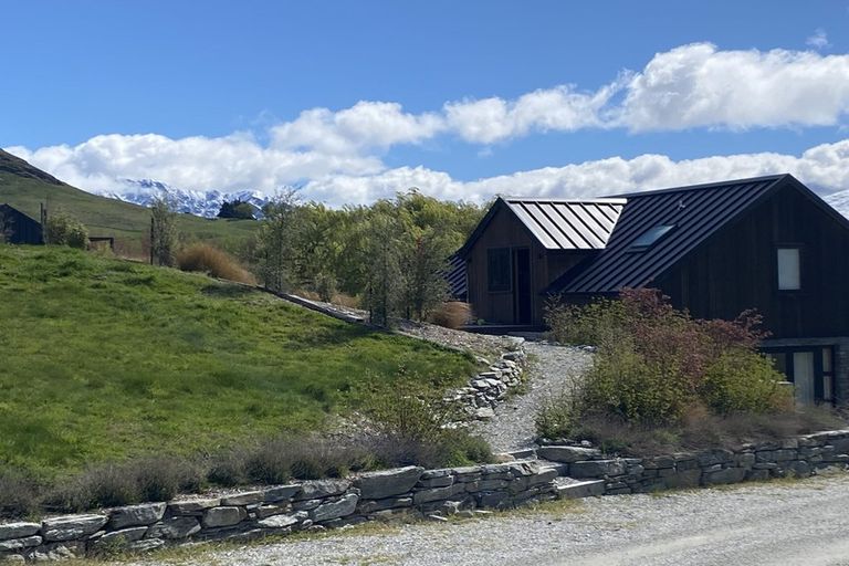 Photo of property in 82 Threepwood Road, Lake Hayes, Queenstown, 9371