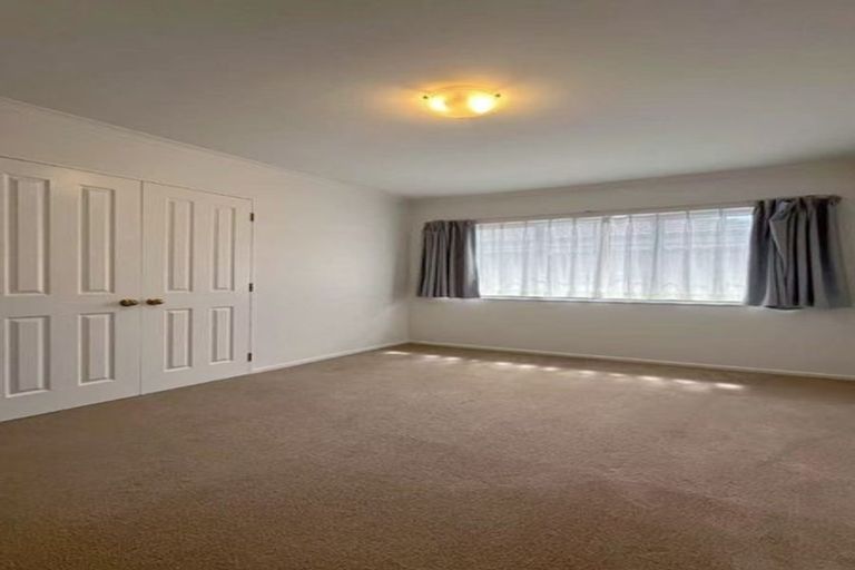 Photo of property in 43 Frank Nobilo Drive, Golflands, Auckland, 2013