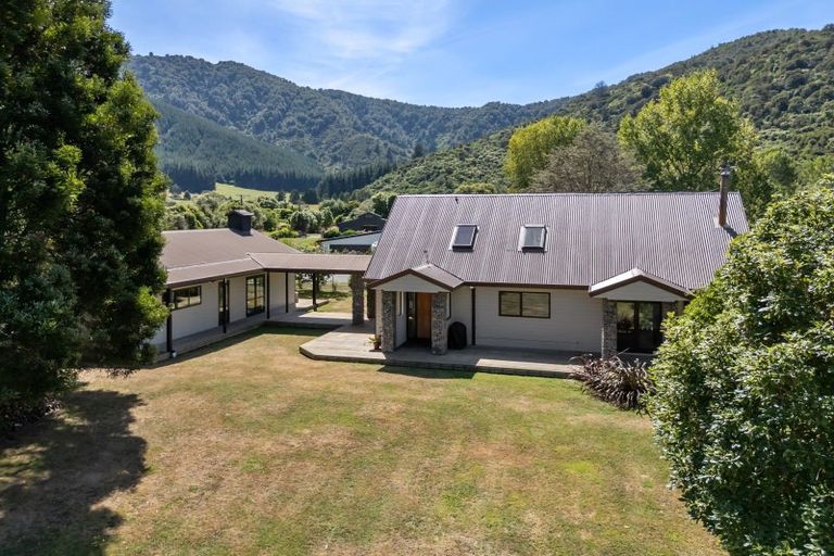 Photo of property in 28 Lady Cobham Grove, Anakiwa, Picton, 7281