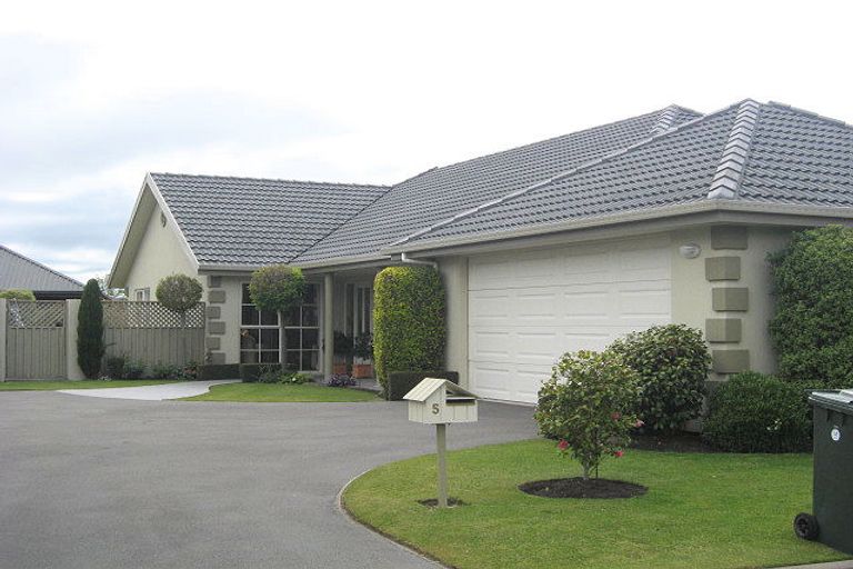 Photo of property in 5 Ballybrack Place, Casebrook, Christchurch, 8051