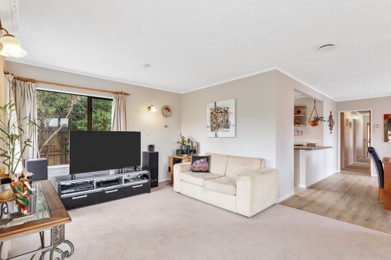 Photo of property in 4 Thistledew Place, Bayview, Auckland, 0629