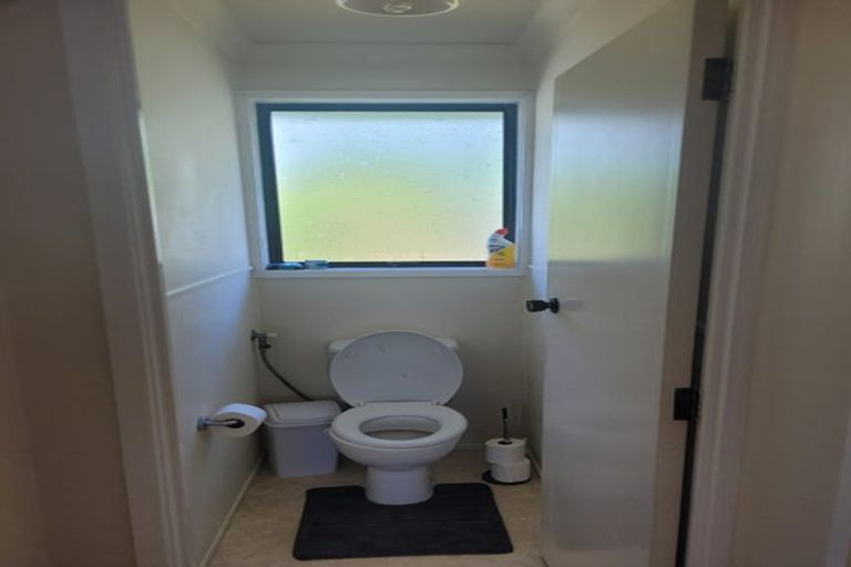 Photo of property in 12 Foyle Place, Glendene, Auckland, 0602