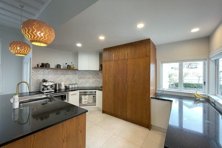 Photo of property in 11 Colenso Avenue, Hospital Hill, Napier, 4110