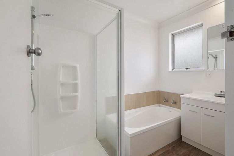 Photo of property in 28 Pinedale Parade, Milson, Palmerston North, 4414