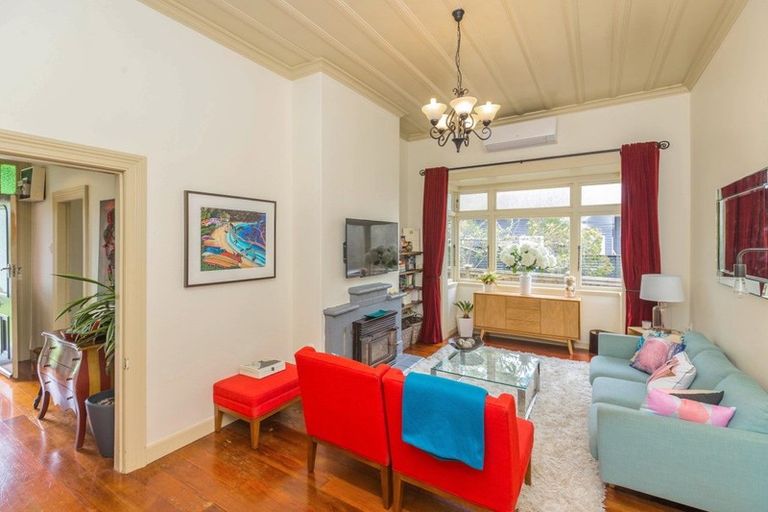 Photo of property in 25 Balmain Road, Birkenhead, Auckland, 0626