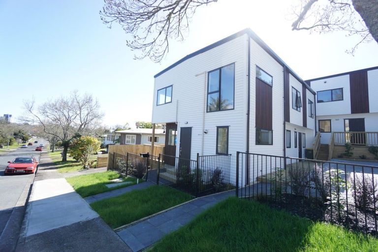 Photo of property in 1/22 Takapu Street, Henderson, Auckland, 0612