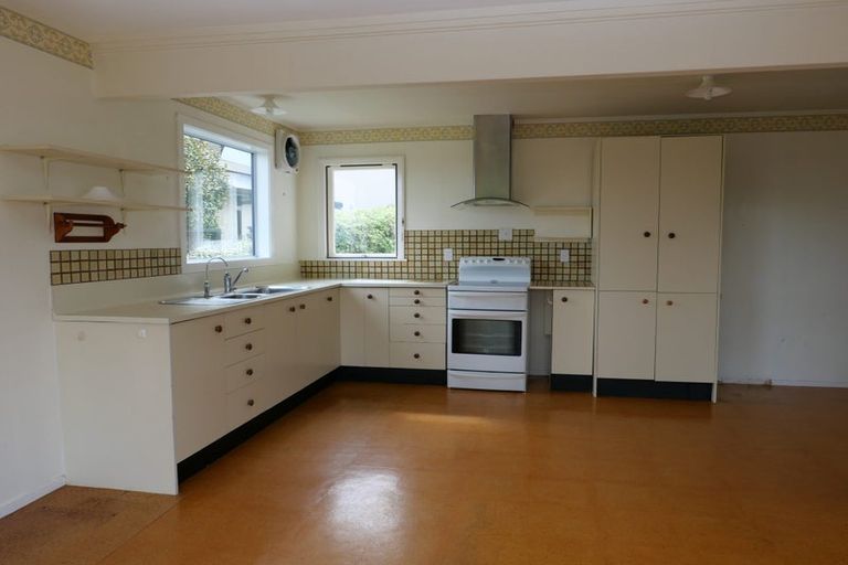 Photo of property in 16 Kotare Street, Waikanae, 5036