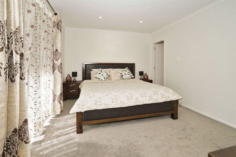 Photo of property in 2 Faber Place, Rototuna North, Hamilton, 3210