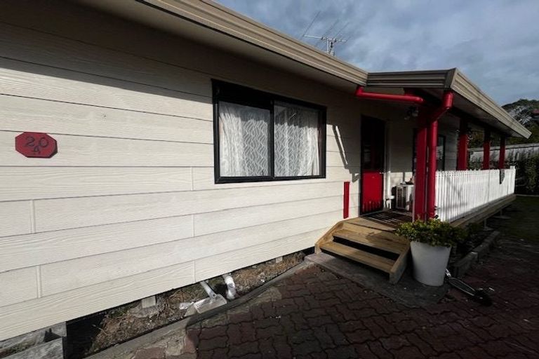 Photo of property in 2/20 Ocean View Road, Northcote, Auckland, 0627