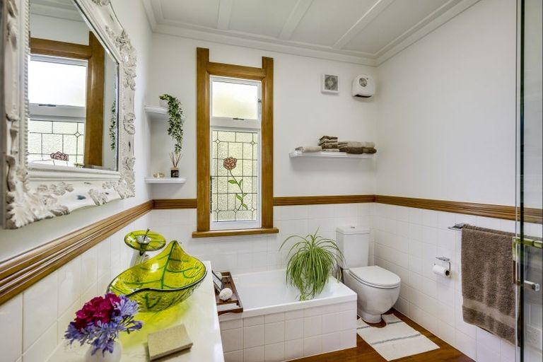 Photo of property in 1 Lambton Road, Hospital Hill, Napier, 4110