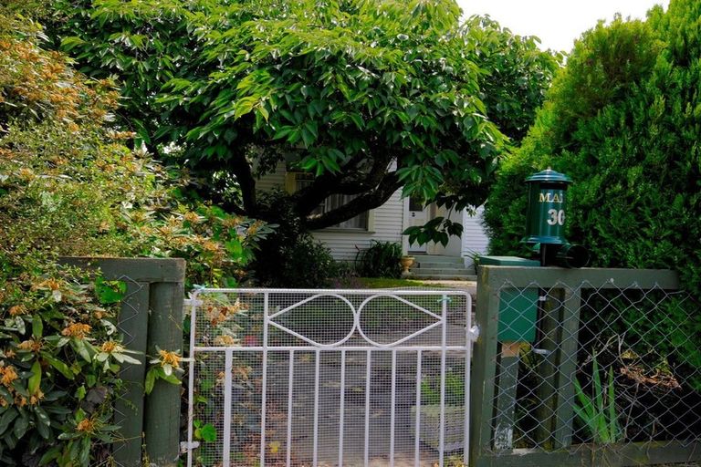 Photo of property in 30 Rhodes Street, Waimate, 7924