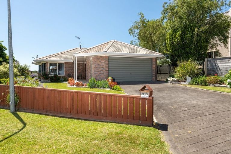 Photo of property in 62a Oxford Street, Tawa, Wellington, 5028