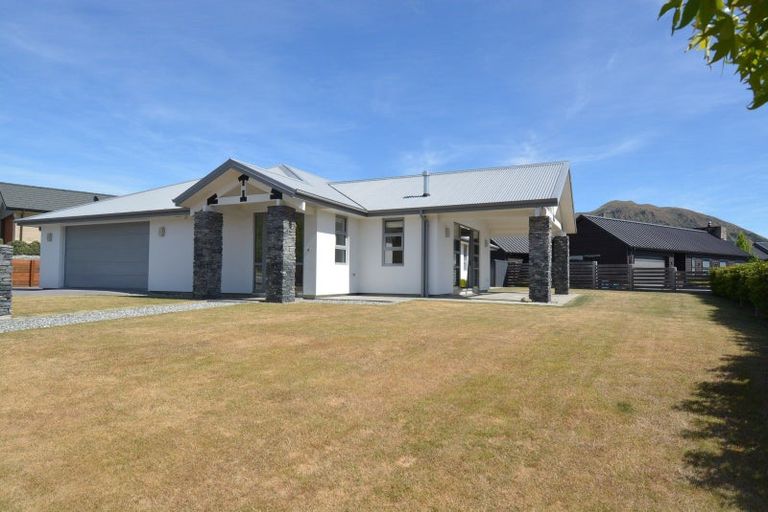 Photo of property in 4 Avalanche Place, Wanaka, 9305