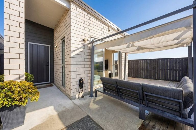 Photo of property in 14 Heri Lane, Westgate, Auckland, 0814