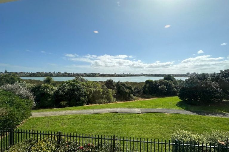 Photo of property in 1 Iwinuku Crescent, Wattle Downs, Auckland, 2103