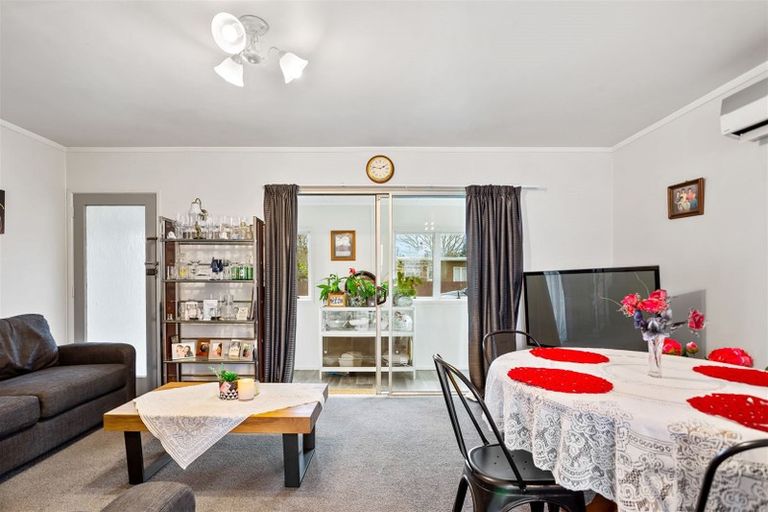 Photo of property in 2/36a Lincoln Road, Henderson, Auckland, 0610