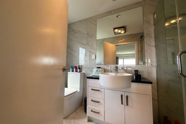 Photo of property in 1 Iwinuku Crescent, Wattle Downs, Auckland, 2103