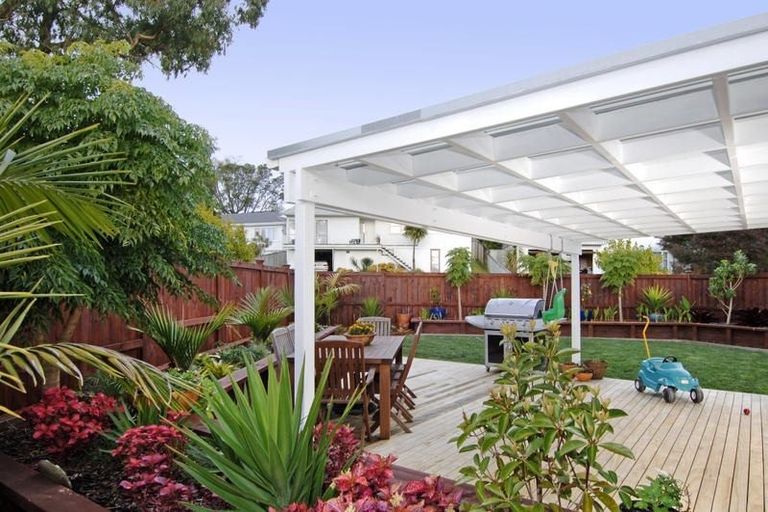 Photo of property in 14 Madison Place, Forrest Hill, Auckland, 0620