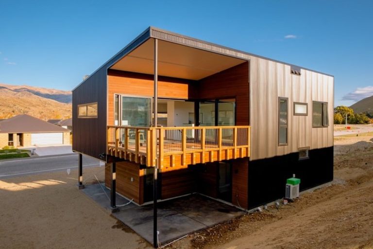 Photo of property in 33 Stratford Drive, Mount Pisa, Cromwell, 9383