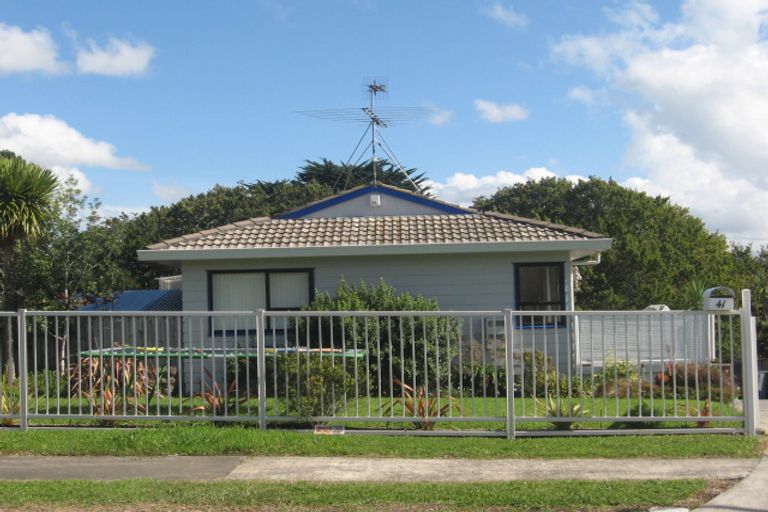 Photo of property in 41 De Quincey Terrace, Highland Park, Auckland, 2010