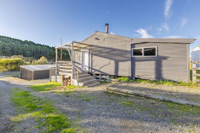 Photo of property in 49 Avery Road, Eskdale, Napier, 4182