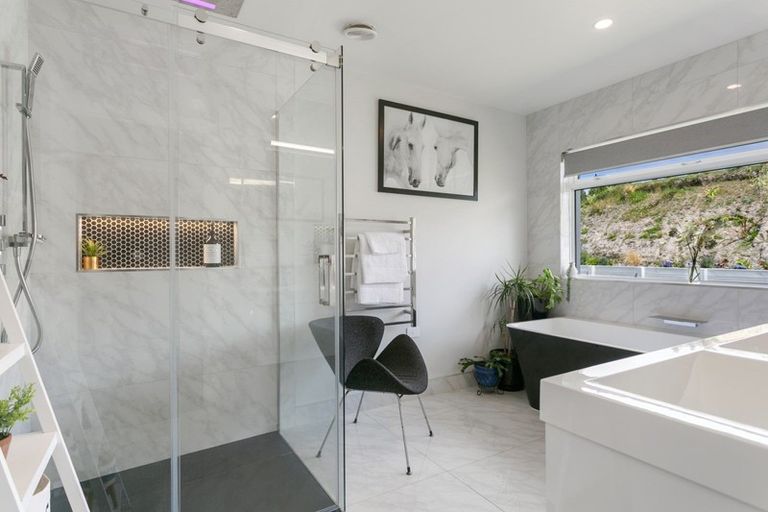 Photo of property in 97 Loch Views Road, Acacia Bay, Taupo, 3385