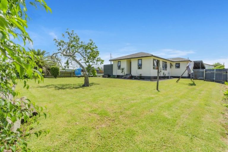 Photo of property in 23 Tironui Station Road East, Papakura, 2112