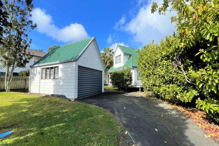 Photo of property in 21 Mallard Place, Unsworth Heights, Auckland, 0632