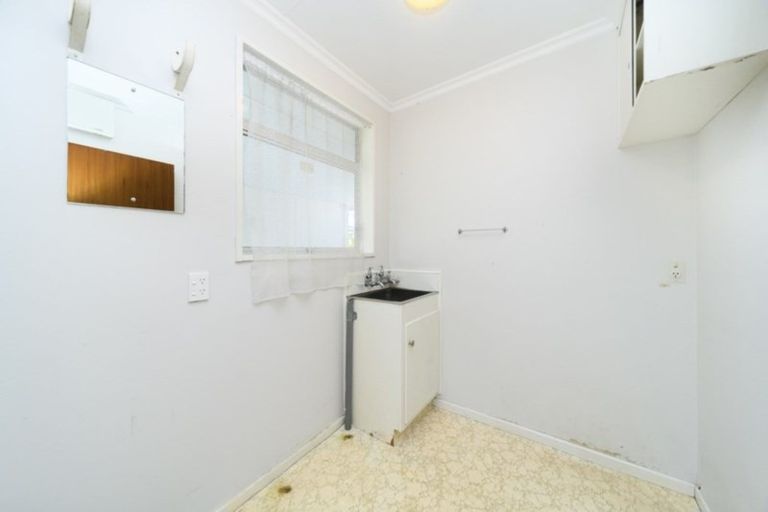 Photo of property in 87 Wikiriwhi Crescent, Awapuni, Palmerston North, 4412