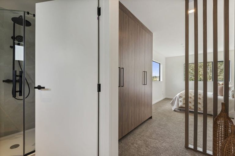 Photo of property in 11a Dianthus Place, Browns Bay, Auckland, 0630