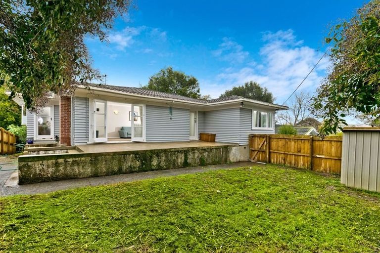 Photo of property in 1/123 Millbrook Road, Sunnyvale, Auckland, 0612