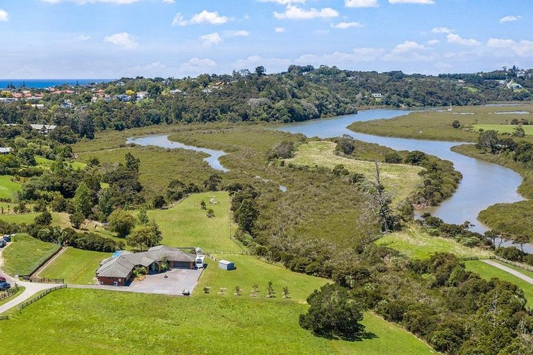 Photo of property in 13 Te Awa Place, Red Beach, 0932