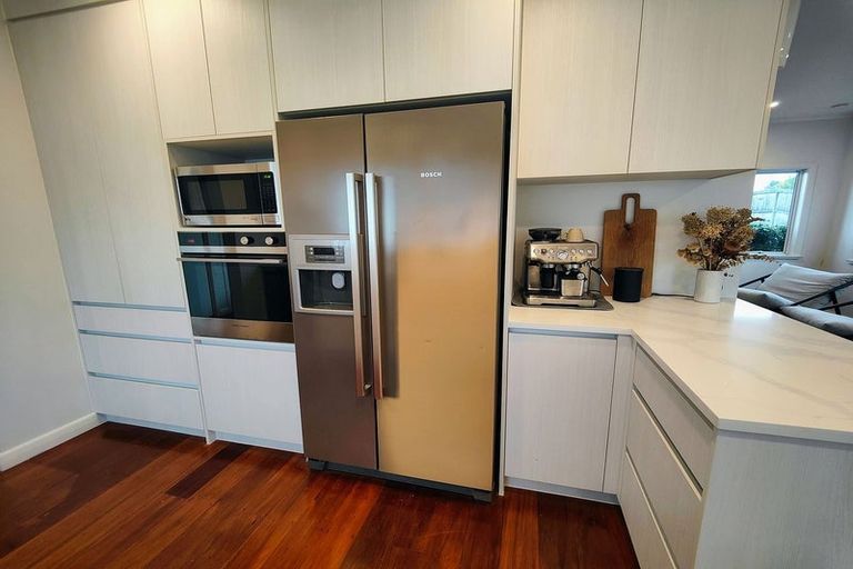 Photo of property in 1/63 Pupuke Road, Birkenhead, Auckland, 0627