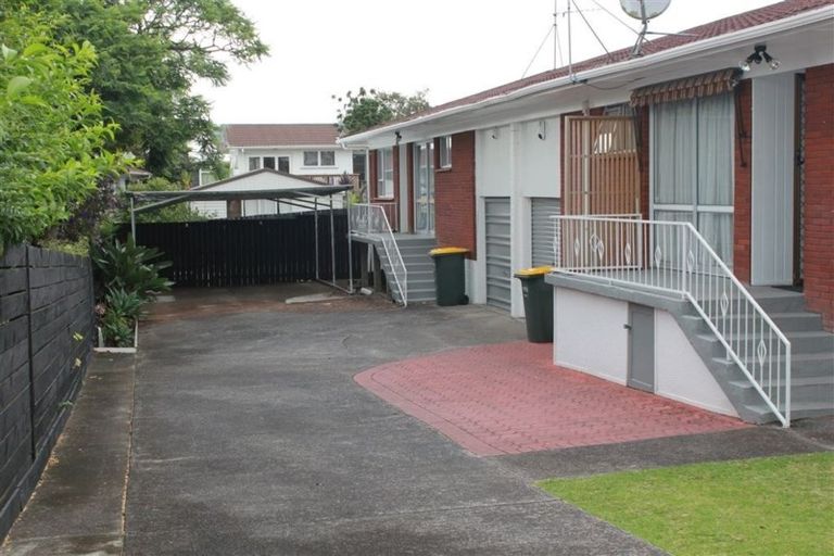 Photo of property in 1/71 Hepburn Road, Glendene, Auckland, 0602