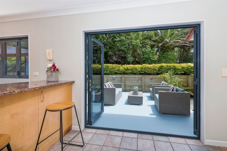 Photo of property in 25 Hogarth Rise, West Harbour, Auckland, 0618