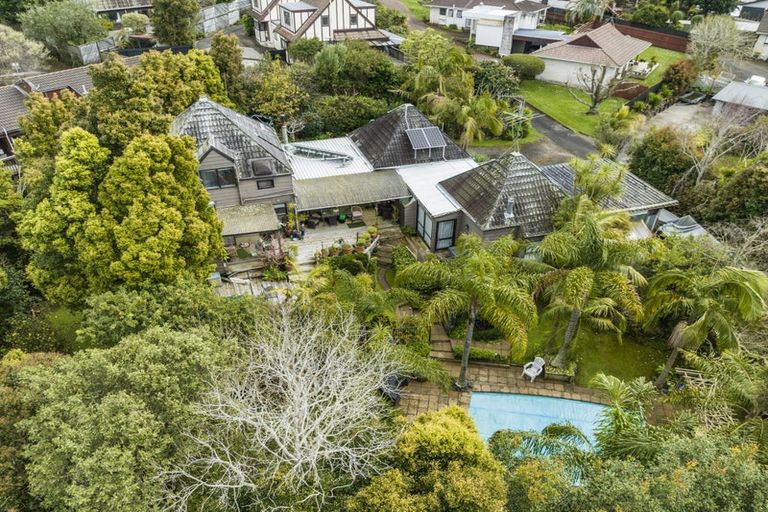 Photo of property in 36 Curacao Place, Half Moon Bay, Auckland, 2012