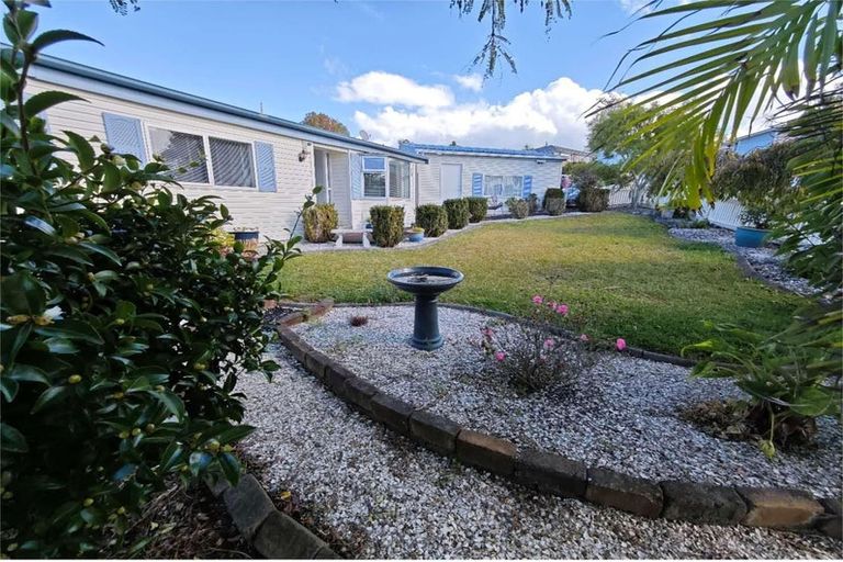 Photo of property in 1/17 Nutsey Avenue, Northcote, Auckland, 0627