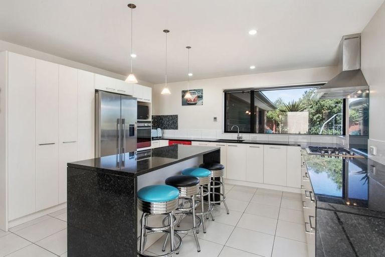 Photo of property in 10 Dunaverty Place, Broomfield, Christchurch, 8042