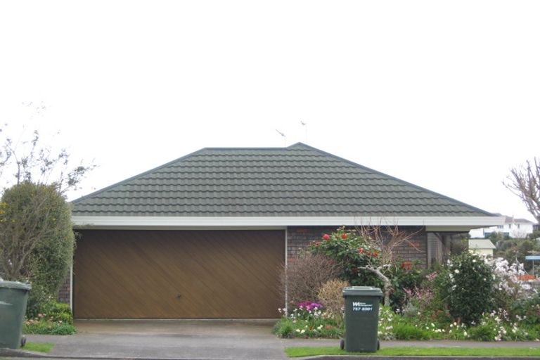 Photo of property in 16 Dorset Avenue, Westown, New Plymouth, 4310