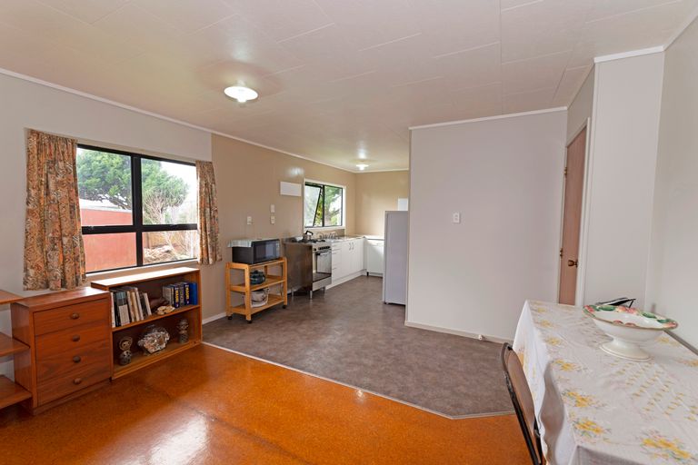 Photo of property in 2/1 Silverstone Place, Henderson, Auckland, 0612